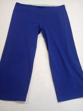 Under Armour  blue Large Capri leggings feature Size L